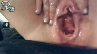 Ampia figa amatoriale prende un grosso dildo