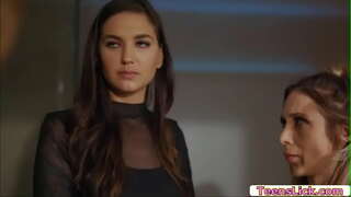 Шарлотта Стокли қонеъ эҳтиеҷоти вай, ва он кӯмак мекунад, ки ҳатто Сильвии Сайдж