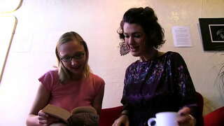 лесбо шлюхи трахаются - волосатый бутта