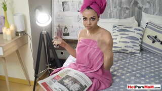 Big boobed latina cougar mamma ridetur på hennes stepsons dick