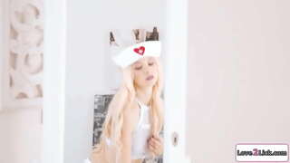 Small tits blonde dresses suas mar nurse airson roleplay.Bha i a &#039; gabhail an aire air a h-busty gf agus licks agus corragan her cunt.I facesits i mar shes rimmed