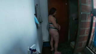 ���ी आमंत्रित घर प्रविष्ट करण्यासाठी एक घर मांस आणि तो fucks मला सारखे एक कुत्री पहा शेवटपर्यंत