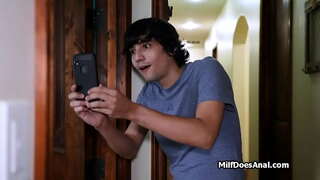 Dildo nella doccia, profonda anale sul divano