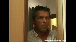 Isa kasutab olukorda anal