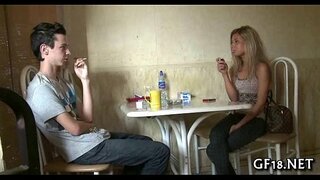 ���လေးထိုင်ပြီးငေး