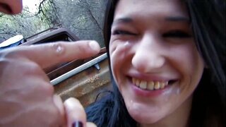 Lisa spezia ottiene il suo grande culo scopata nel bosco