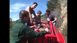 Perverso nero floozie Kelly Starr con grandi battenti gode quando quattro cornea compagni di lei infilò in tutti i suoi buchi cazzo