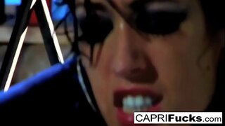 Брюнетку трахают